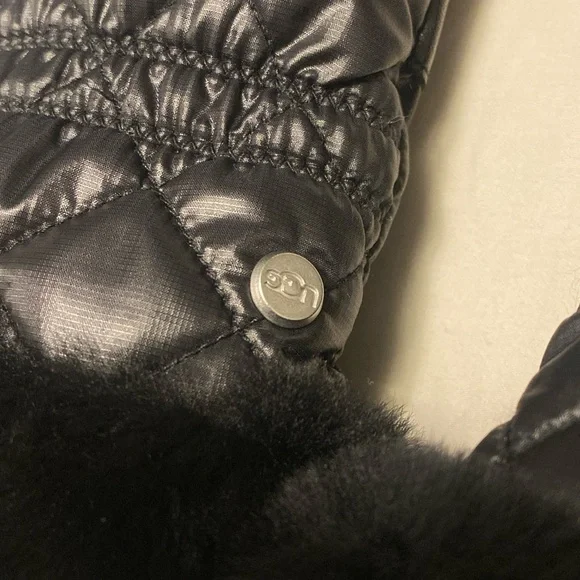 UGG Black Quilted All-Weather Gloves - Picture 3 of 4